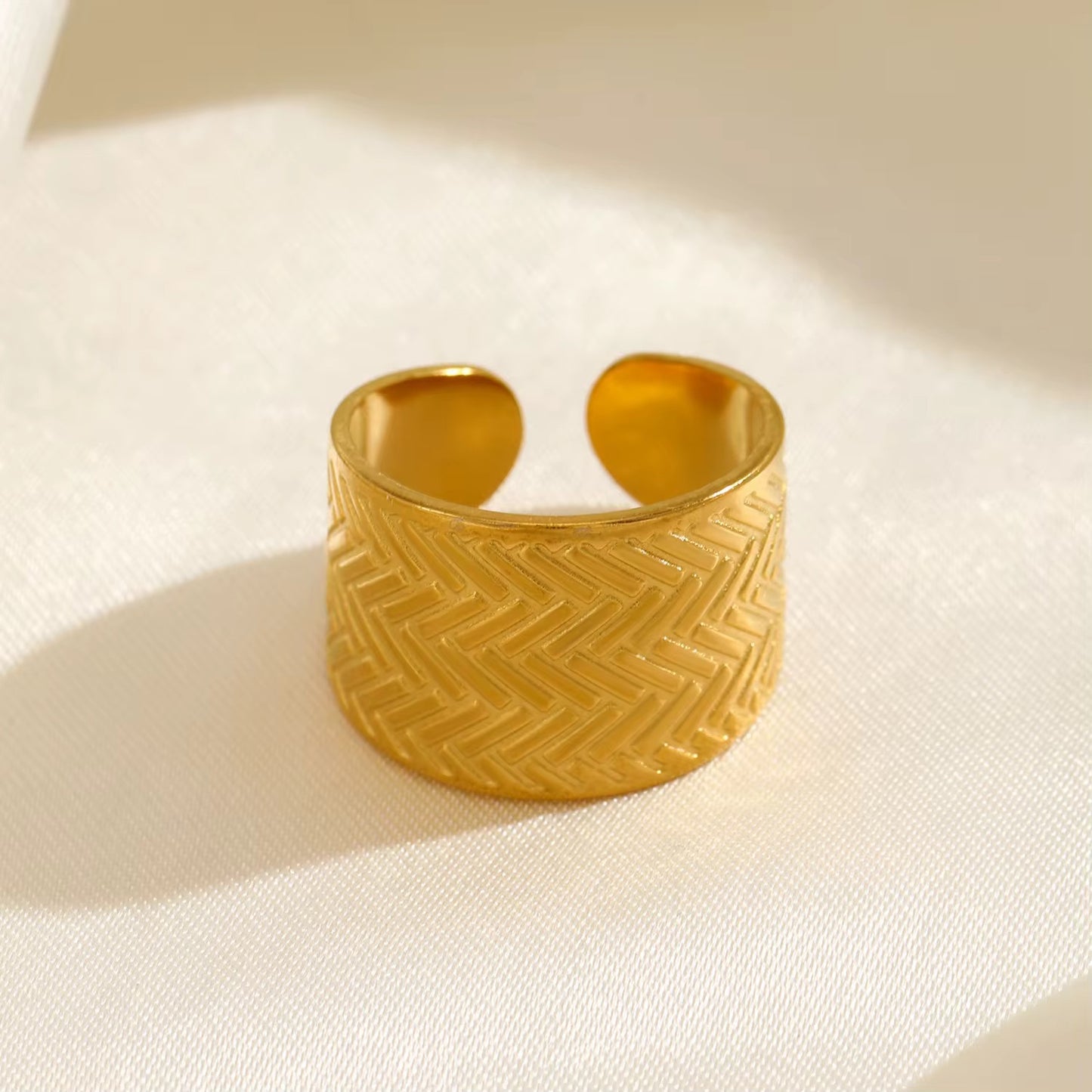 Textured ring