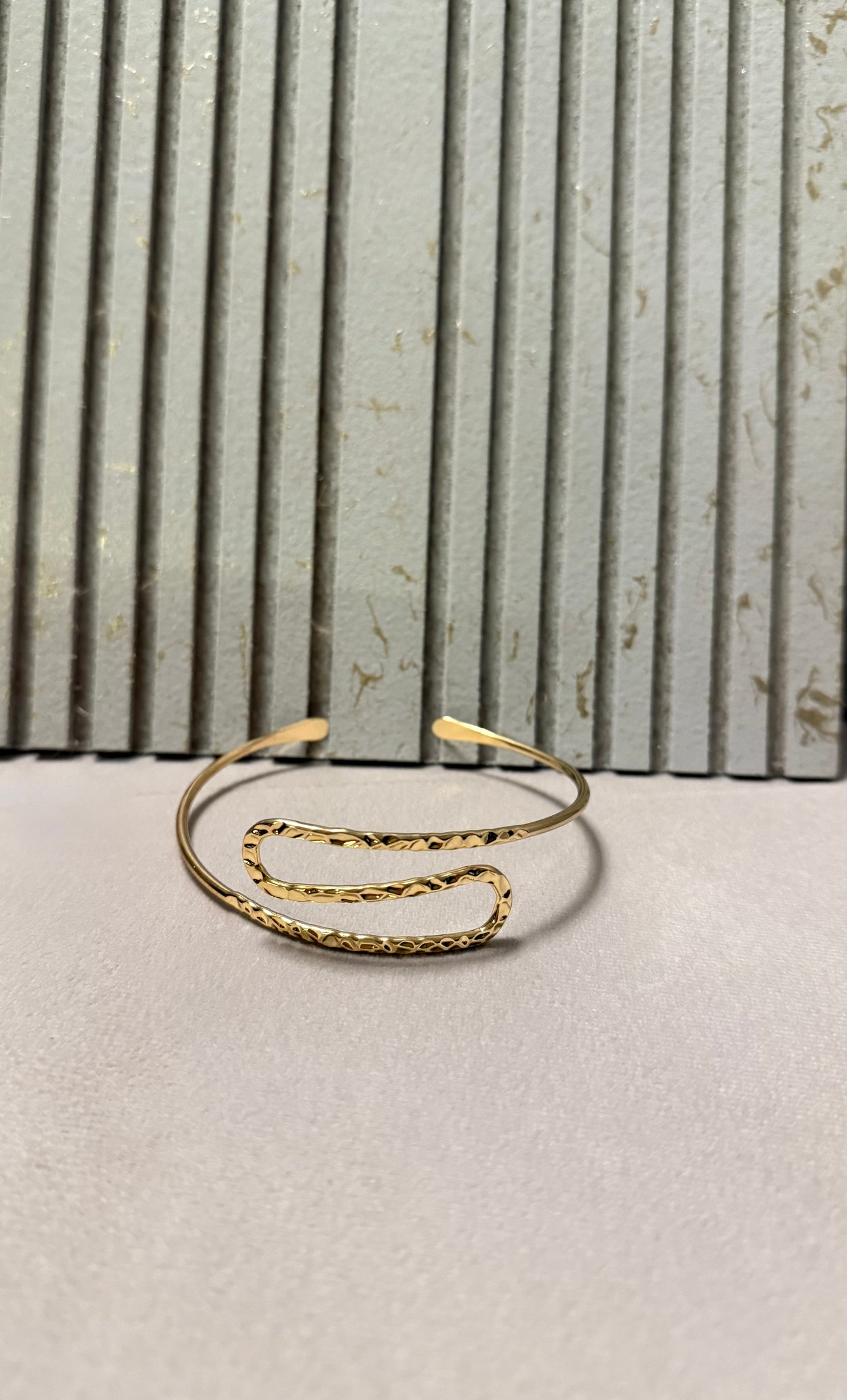 Twisted arm cuff