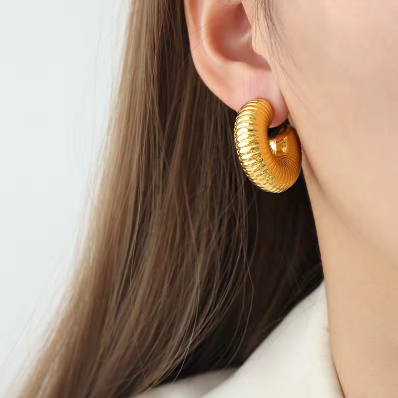 Round earring