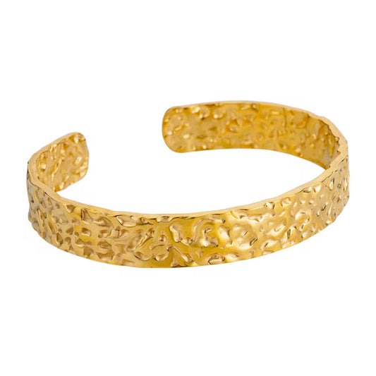 Textured bangle