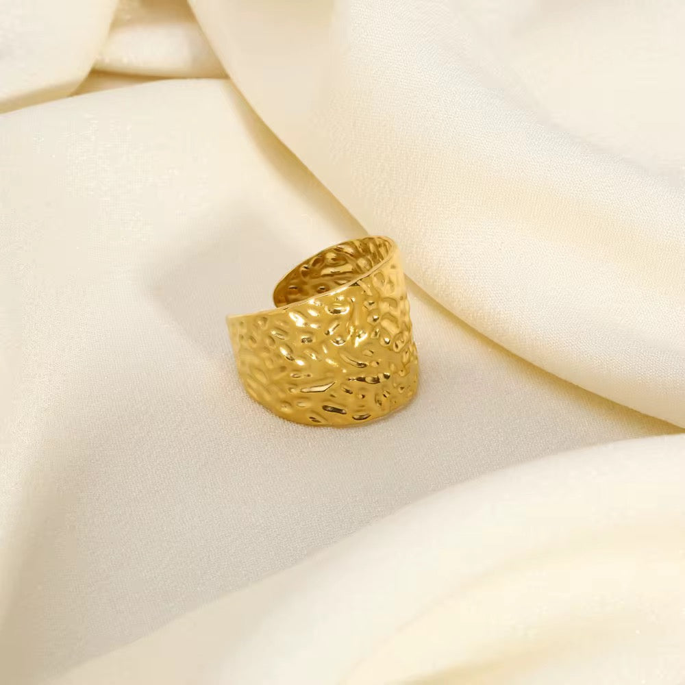 Textured ring