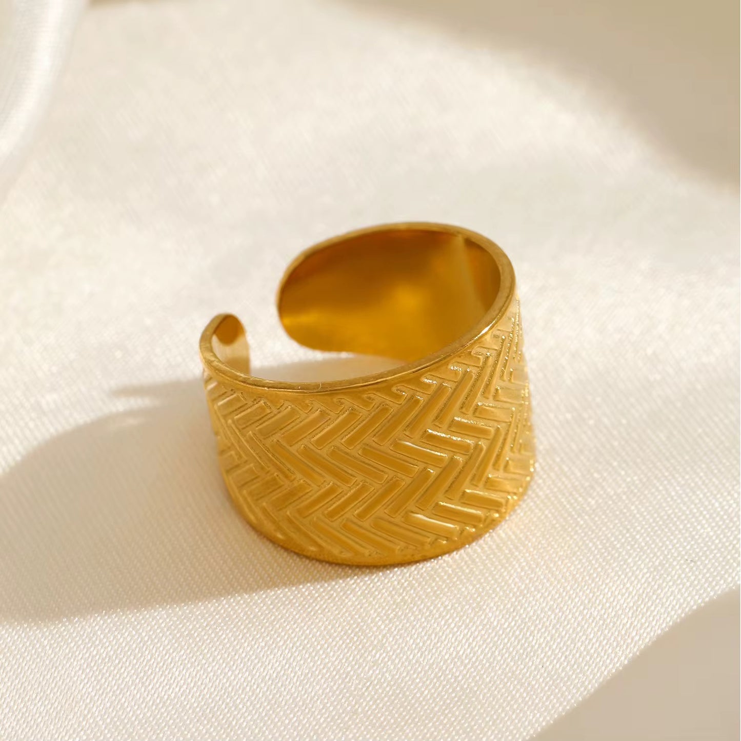 Textured ring