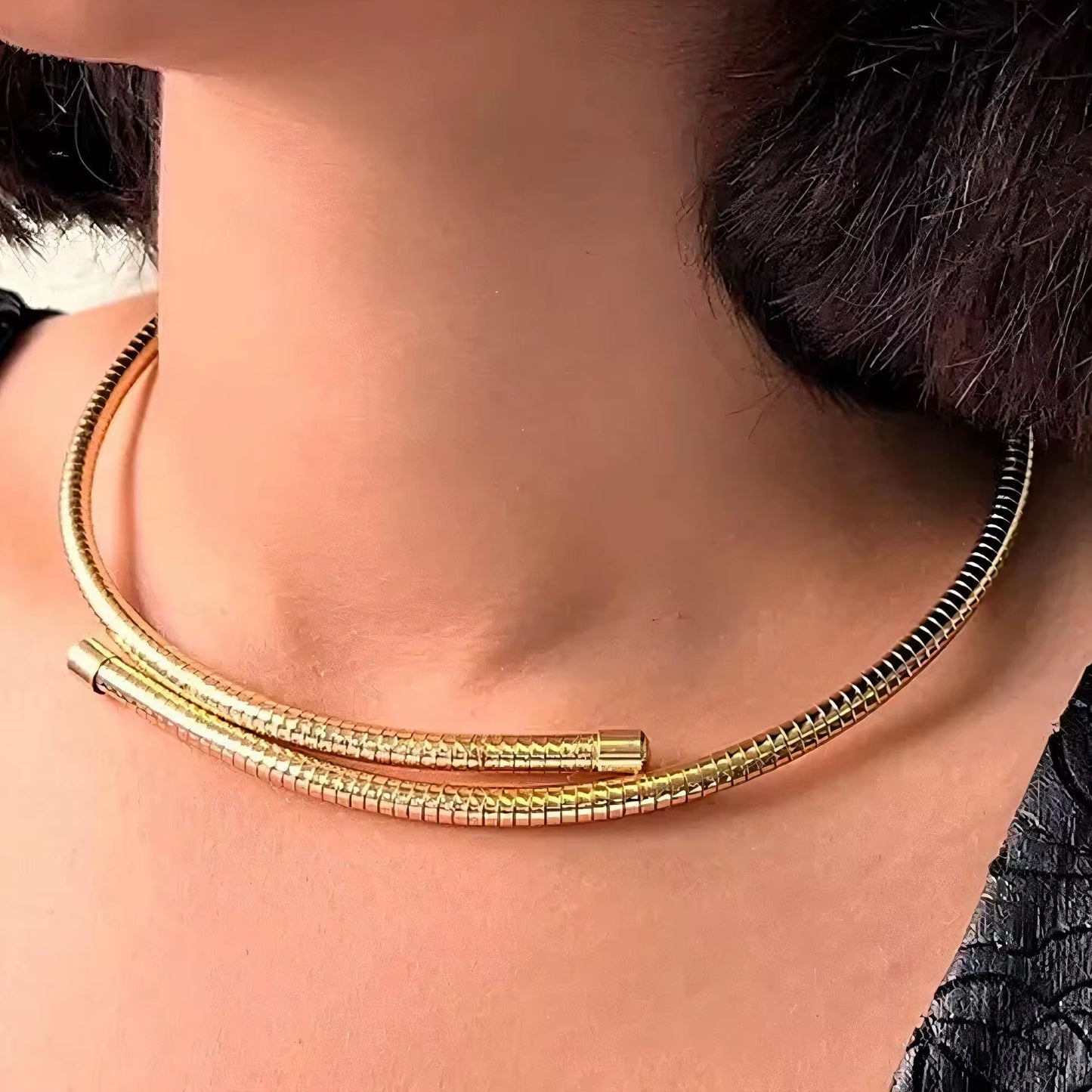 Trendy choker