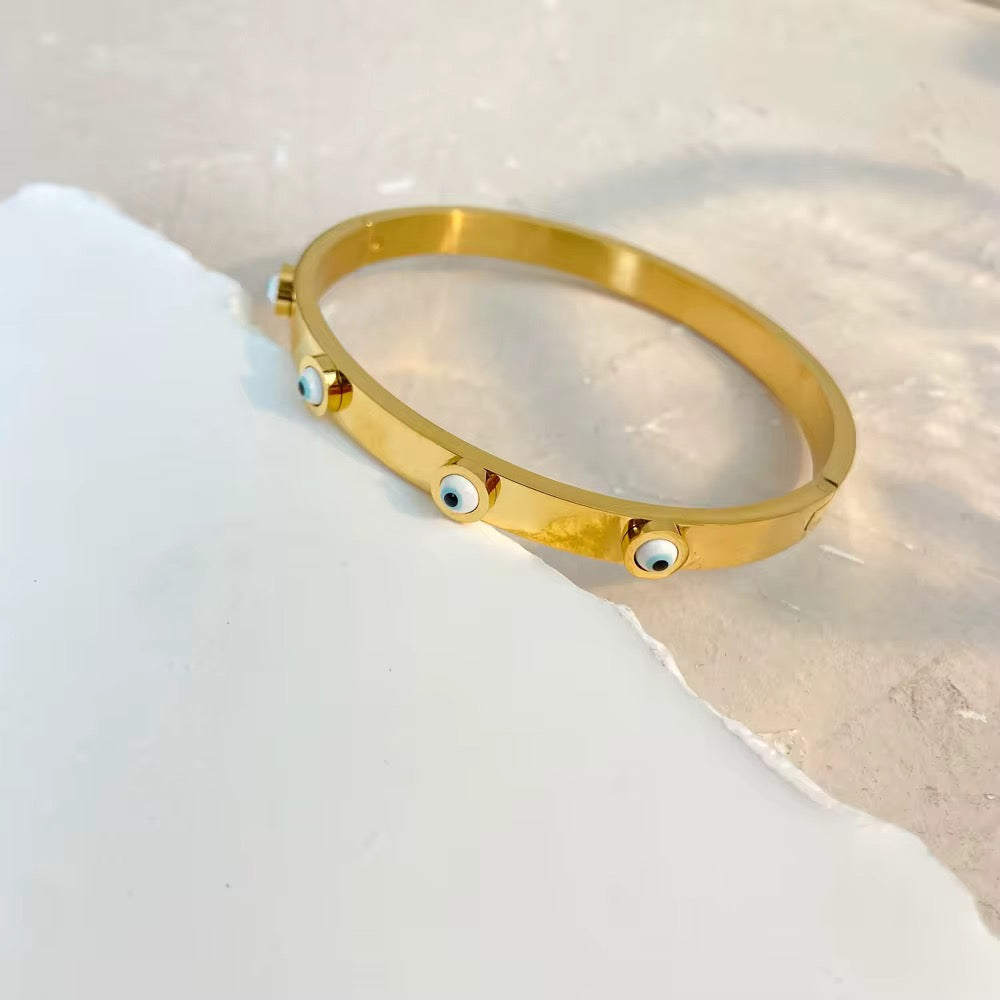 Eye bangle