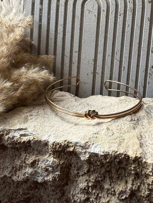 Layered knot choker