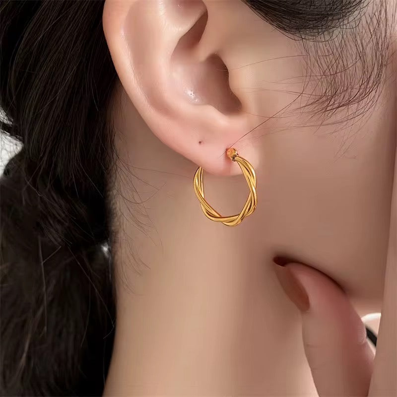 Round earring