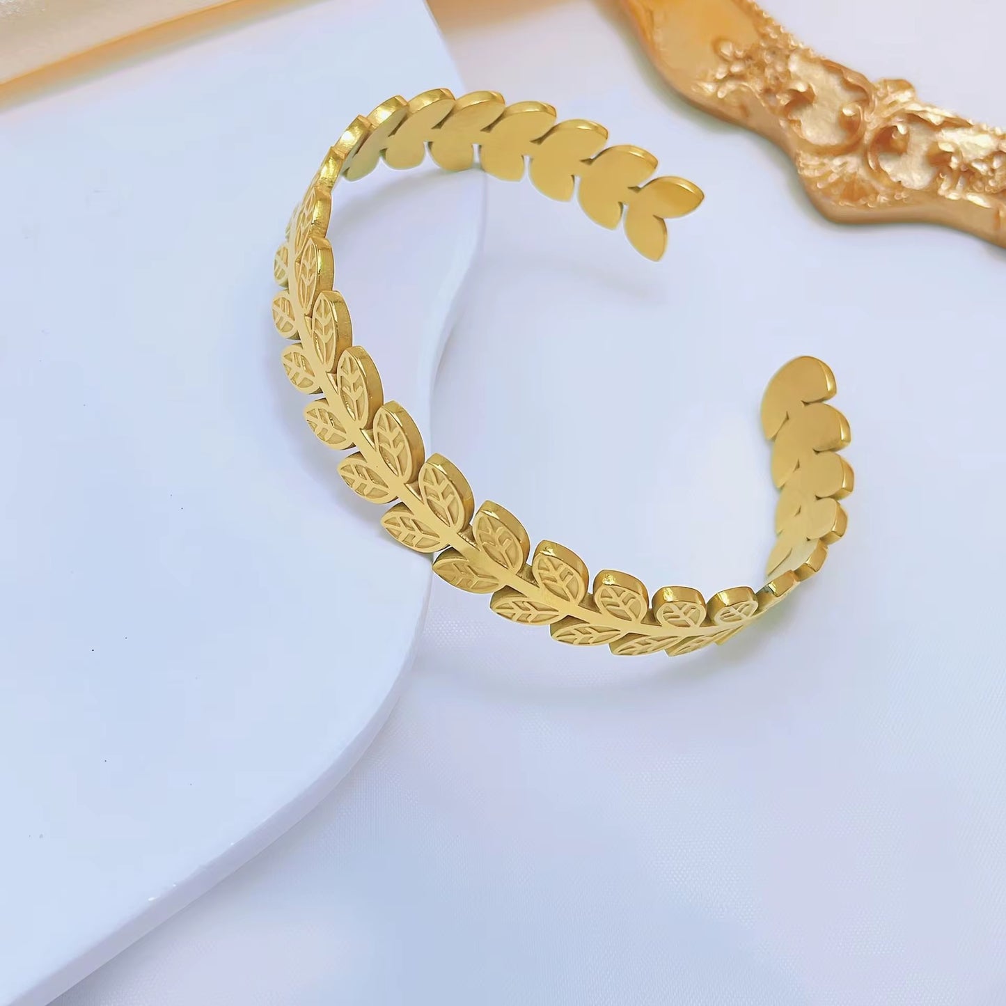 Leaf bangle