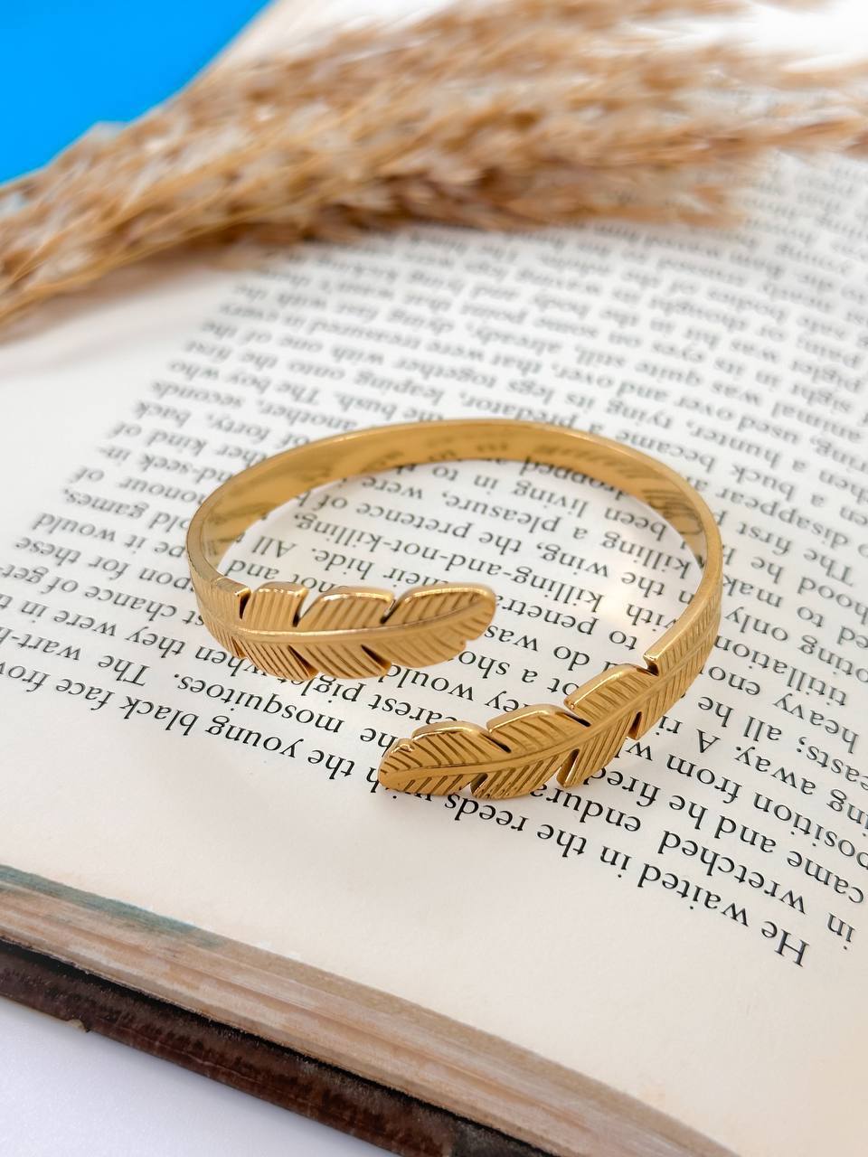 Feather bangle